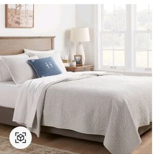 New! Threshold Elegant Paisley Twin XL Quilt Light Gray